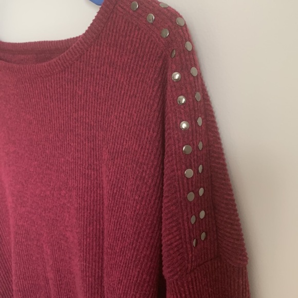 Maroon sweater - Picture 2 of 2